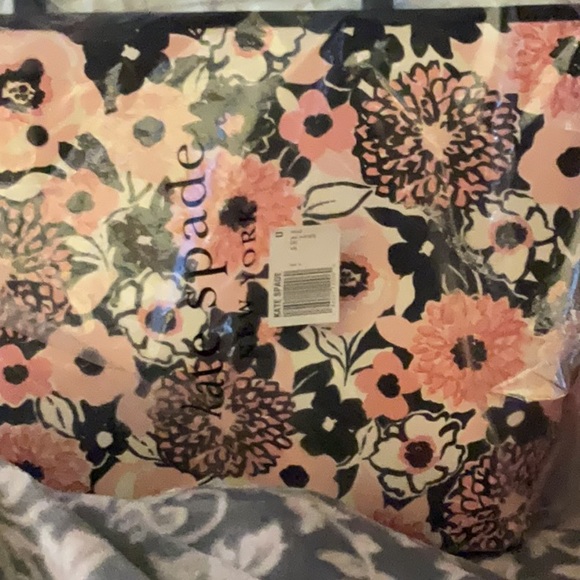 Kate Spade Tote - Picture 2 of 12